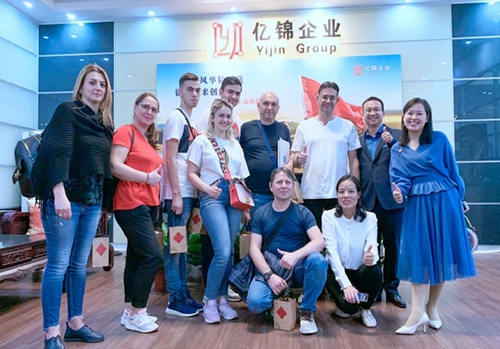 澳大利亞戶(hù)外活動(dòng)篷房案例與客戶(hù)合影