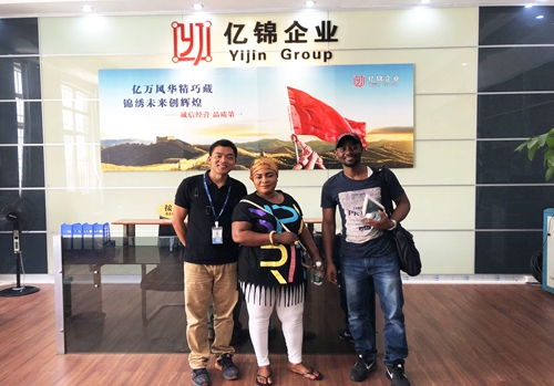 阿塞拜疆搭建與客戶(hù)的合影