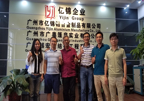 三亞搭建篷房與客戶(hù)合影